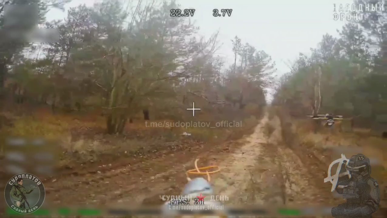 В районе н.п. Кучеровка (Купянское направление) экипаж танка Т-72 ВСУ пытается укрыться в серой мгле, используя ограниченную видимость как последнюю возможность для спасения