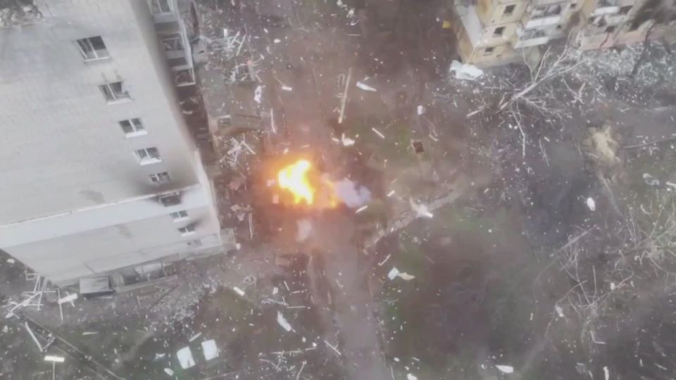 Архивное видео эпичного подрыва семи боевиков ВСУ на мине в Купянске