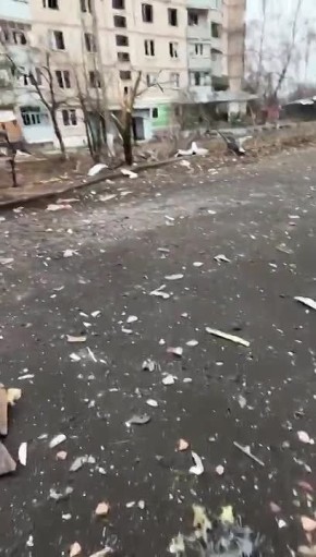 Ковшаровка, возле 51 дома после недавнего прилёта