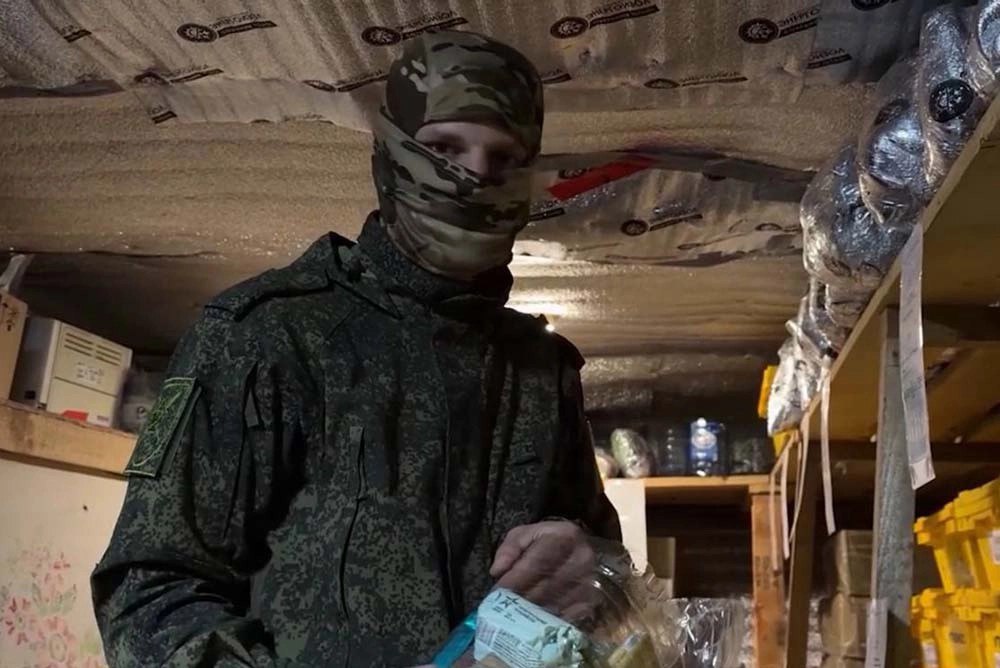 Кузя своих выручает. Дроны под Харьковом несут штурмовикам припасы вовремя Кузя своих выручает. Дроны под Харьковом несут штурмовикам припасы вовремя