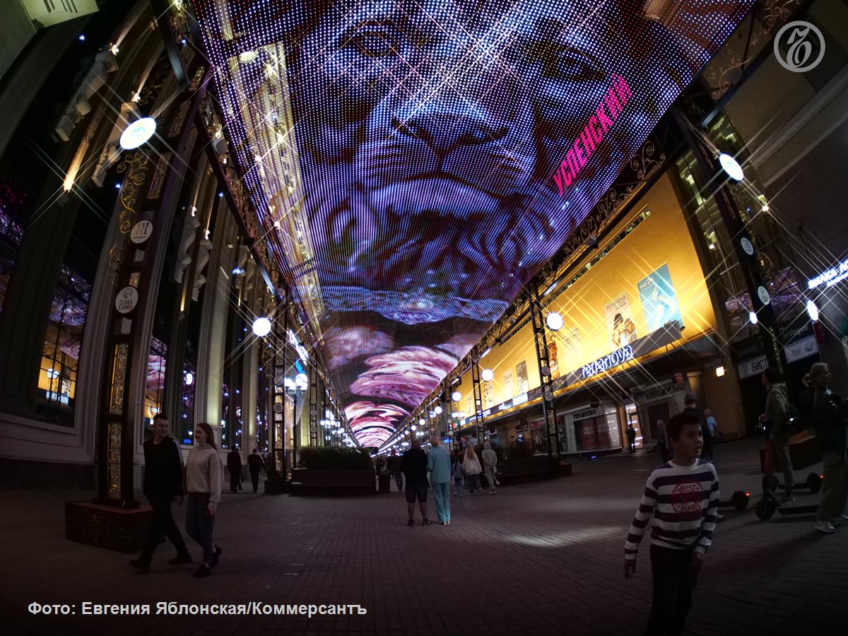 Медиаэкран в Екатеринбурге демонтируют на время реконструкции ул. Вайнера в 2026 году, но затем вернут обратно, рассказал мэр Алексей Орлов на пресс-конференции