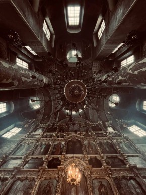 Когда я повёл своего друга-американца в русскую церковь, я думал, что его впечатлит архитектура, иконы, золото, хор