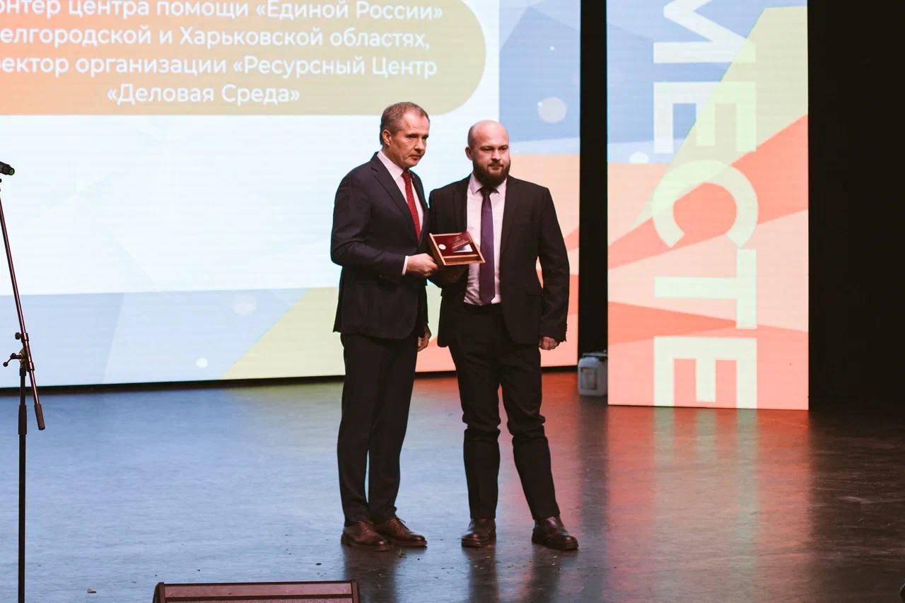 Поздравляем с заслуженной наградой!