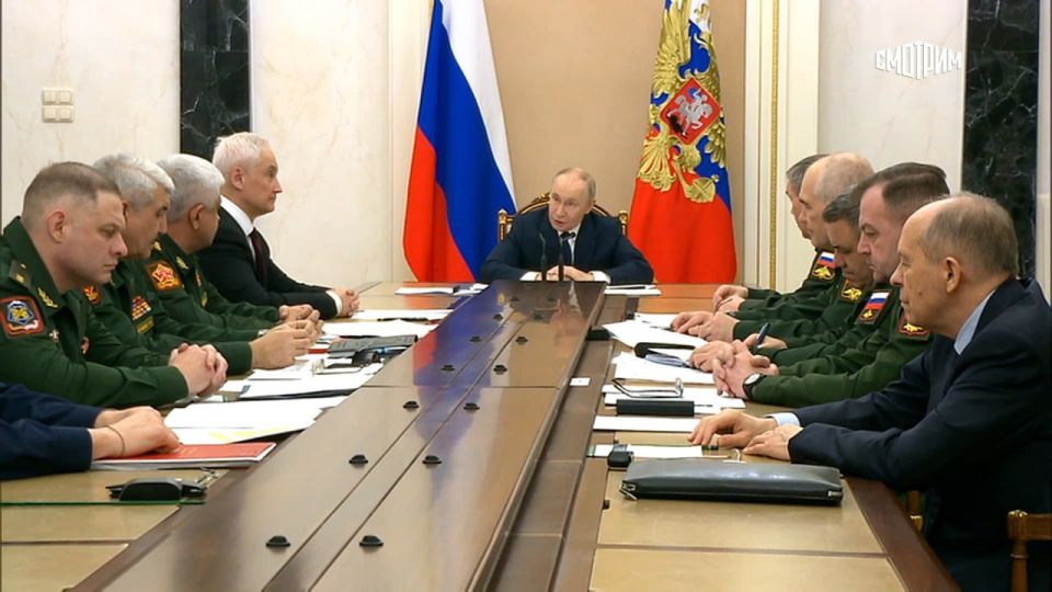 Владимир Путин провел совещание с военными по ситуации в зоне СВО Владимир Путин провел совещание с военными по ситуации в зоне СВО