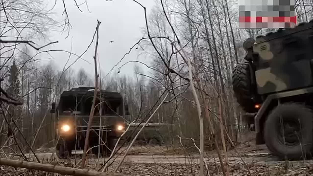 В Беларуси показали кадры с ракетным комплексом "Орешник", который, как утверждается, заступил на боевое дежурство