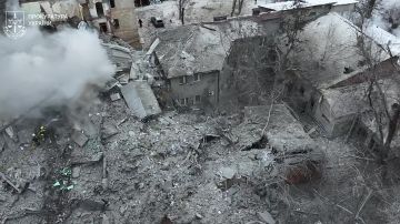 Взгляд к коптера на то, что когда-то было неработающим ТЦ "Персона" в Харькове