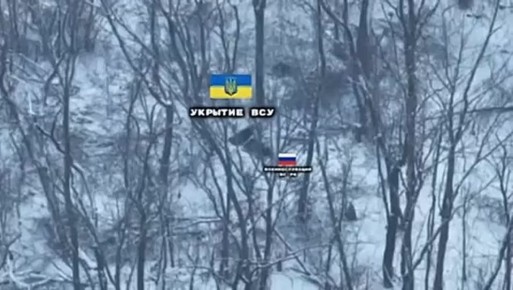 Купянское направление.. Во время зачистки одного из лесных массивов, российский штурмовик вплотную подобрался к укрытию с украинскими военнослужащими и закинул в нору мину