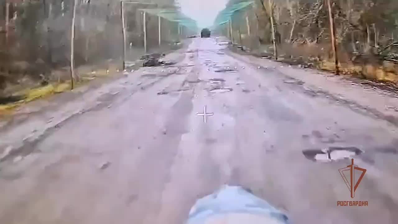 Бойцы Росгвардии уничтожили вражеский бронеавтомобиль МаххРrо