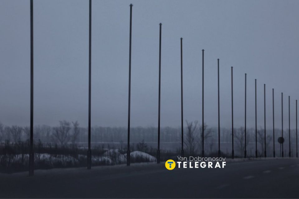 Инженерные сооружения ВСУ. Защитная сетка на дороге.Строительство Инженерные сооружения ВСУ. Защитная сетка на дороге.Строительство