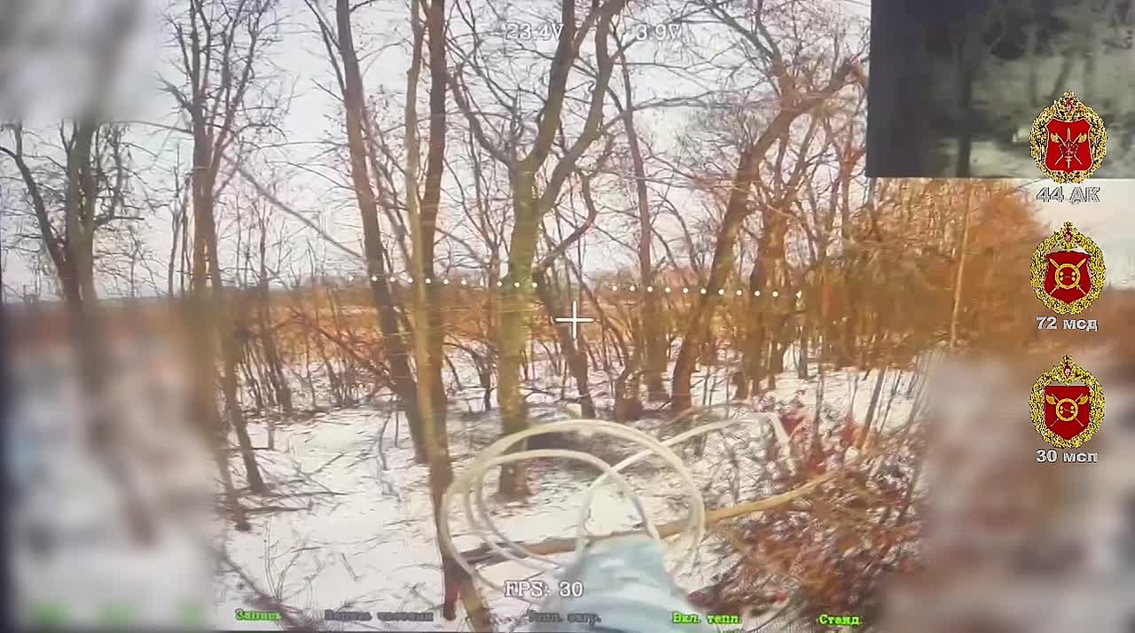 Последний удар. Сумская область Расчёт БпЛА 30 мсп 44 Армейского корпуса обнаружил и уничтожил боевика ВСУ, пытавшегося спрятаться среди веток деревьев