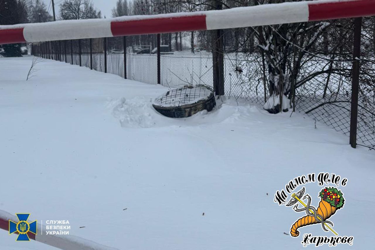 СБУ наткнулась на какой-то старый канализационный люк и утверждает, что это обломки «Орешника» СБУ наткнулась на какой-то старый канализационный люк и утверждает, что это обломки «Орешника»