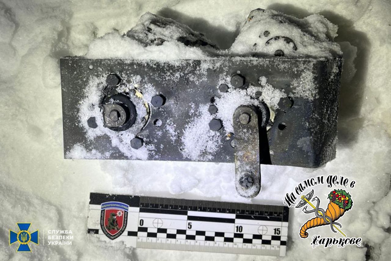 СБУ наткнулась на какой-то старый канализационный люк и утверждает, что это обломки «Орешника» СБУ наткнулась на какой-то старый канализационный люк и утверждает, что это обломки «Орешника»