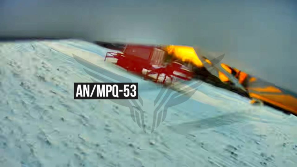 Удары дронов-камикадзе БМ-35 по РЛС AN/MPQ-53 (или его макета) из состава ЗРК MIM-104 Patriot в районе Харькова Удары дронов-камикадзе БМ-35 по РЛС AN/MPQ-53 (или его макета) из состава ЗРК MIM-104 Patriot в районе Харькова