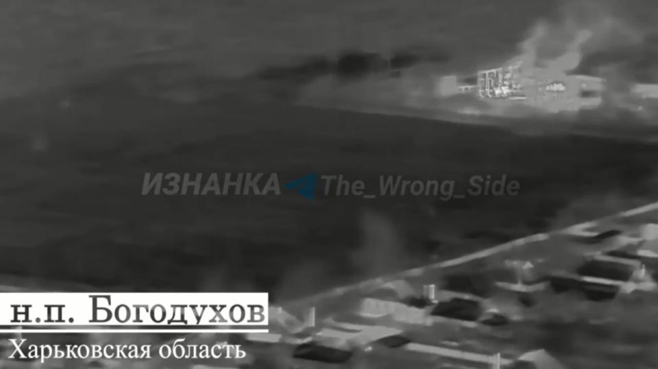 Кадры объективного контроля поражения ПС "Богодухов" 110/35/10 кВ (N 50.13680° E 35.52364°) в Харьковской области показал канал "Изнанка" Кадры объективного контроля поражения ПС "Богодухов" 110/35/10 кВ (N 50.13680° E 35.52364°) в Харьковской области показал канал "Изнанка"