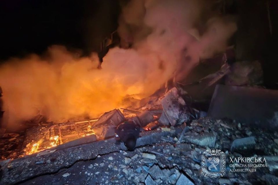 В Харькове пылает энергообъект: город частично без света и тепла В Харькове пылает энергообъект: город частично без света и тепла