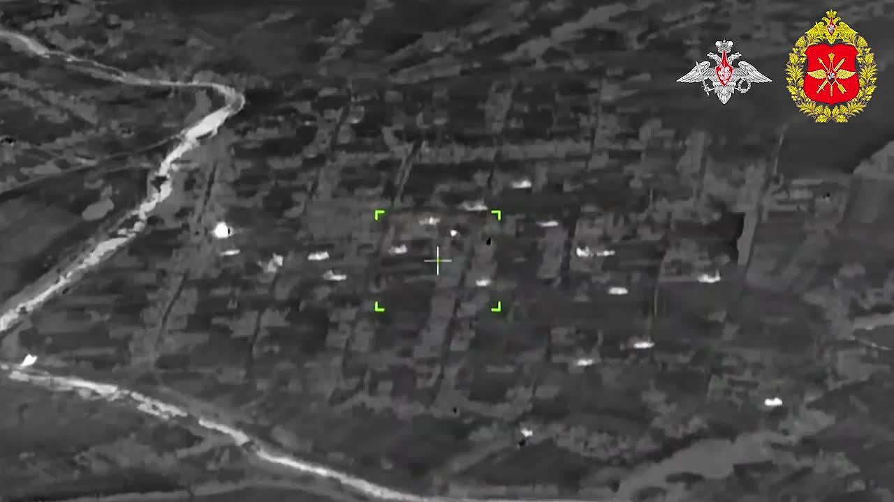 Минобороны России: 00:00 Расчеты РСЗО «Град» 121-го мотострелкового полка 68-й Севастопольской мотострелковой дивизии группировки войск «Запад» сорвали подвоз боеприпасов и материальных средств, а также ротацию подразделений...