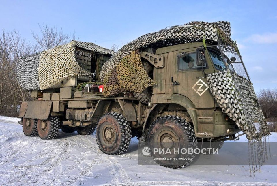 Работа расчёта инженерной системы дистанционного минирования (ИСДМ) «Земледелие» 45-й отдельной инженерной бригады группировки войск «Запад» на Купянском направлении под прикрытием станции РЭБ Работа расчёта инженерной системы дистанционного минирования (ИСДМ) «Земледелие» 45-й отдельной инженерной бригады группировки войск «Запад» на Купянском направлении под прикрытием станции РЭБ