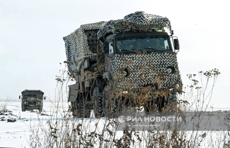 Работа расчёта инженерной системы дистанционного минирования (ИСДМ) «Земледелие» 45-й отдельной инженерной бригады группировки войск «Запад» на Купянском направлении под прикрытием станции РЭБ Работа расчёта инженерной системы дистанционного минирования (ИСДМ) «Земледелие» 45-й отдельной инженерной бригады группировки войск «Запад» на Купянском направлении под прикрытием станции РЭБ