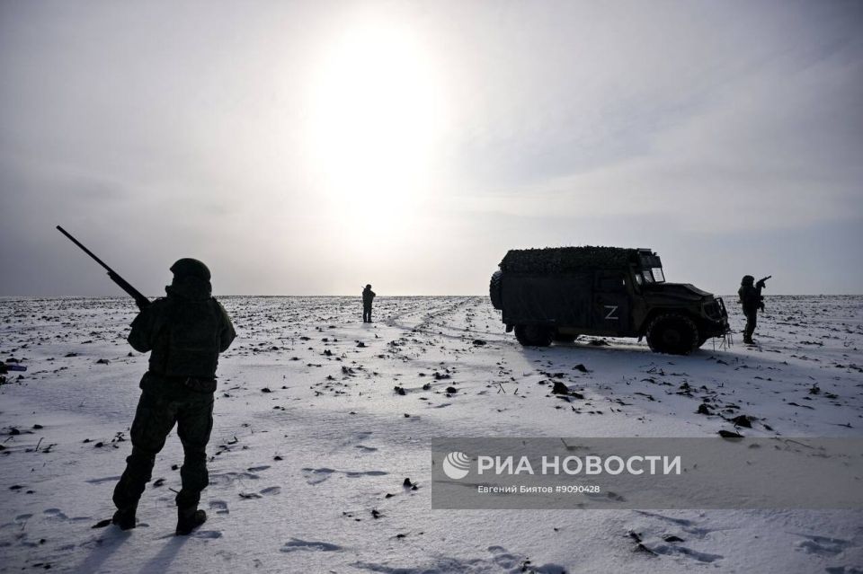 Работа расчёта инженерной системы дистанционного минирования (ИСДМ) «Земледелие» 45-й отдельной инженерной бригады группировки войск «Запад» на Купянском направлении под прикрытием станции РЭБ Работа расчёта инженерной системы дистанционного минирования (ИСДМ) «Земледелие» 45-й отдельной инженерной бригады группировки войск «Запад» на Купянском направлении под прикрытием станции РЭБ