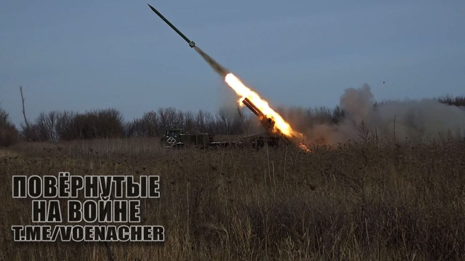 РСЗО «Ураган», САУ «Гиацинт-К» и «Мста-С» из состава 288-й гвардейской артиллерийской бригады ГрВ «Запад» работают по целям в Харьковской области РСЗО «Ураган», САУ «Гиацинт-К» и «Мста-С» из состава 288-й гвардейской артиллерийской бригады ГрВ «Запад» работают по целям в Харьковской области