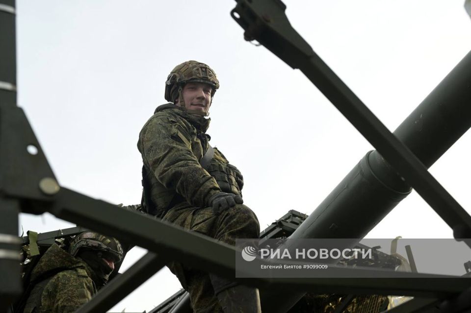 Кадры боевой работы расчёта 152-мм самоходного артиллерийского орудия 2С44 «Гиацинт-К» 288-й бригады группировки войск «Запад» на Харьковском направлении Кадры боевой работы расчёта 152-мм самоходного артиллерийского орудия 2С44 «Гиацинт-К» 288-й бригады группировки войск «Запад» на Харьковском направлении