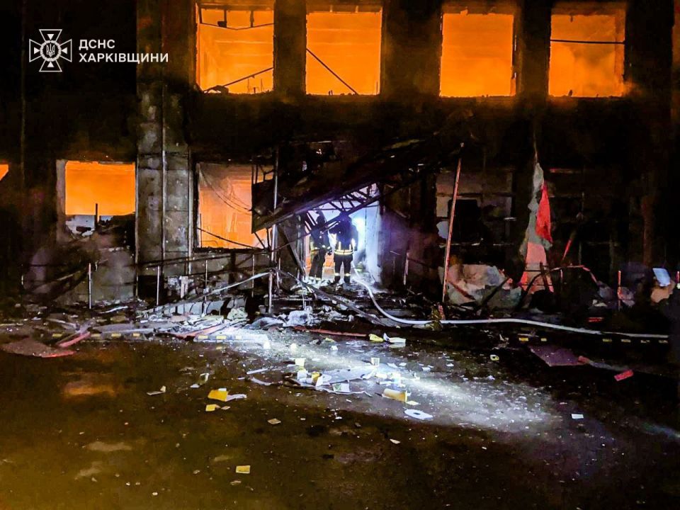 В Харьковской области со вчерашнего по сегодняшнее утро нанесено 2 удара Искандер-М, не менее 14ти ударов УМПК, 3 удара РСЗО/ОТРК и как минимум 24 удара БПЛА Герань В Харьковской области со вчерашнего по сегодняшнее утро нанесено 2 удара Искандер-М, не менее 14ти ударов УМПК, 3 удара РСЗО/ОТРК и как минимум 24 удара БПЛА Герань