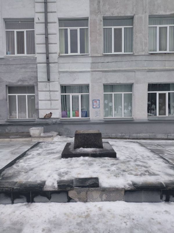 В Харькове демонтировали памятник герою СССР