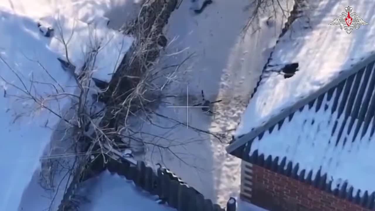 Действуя активно и решительно, военнослужащие штурмовых групп 82-го мотострелкового полка группировки «Север» взяли под контроль населенный пункт Графское в Харьковской области