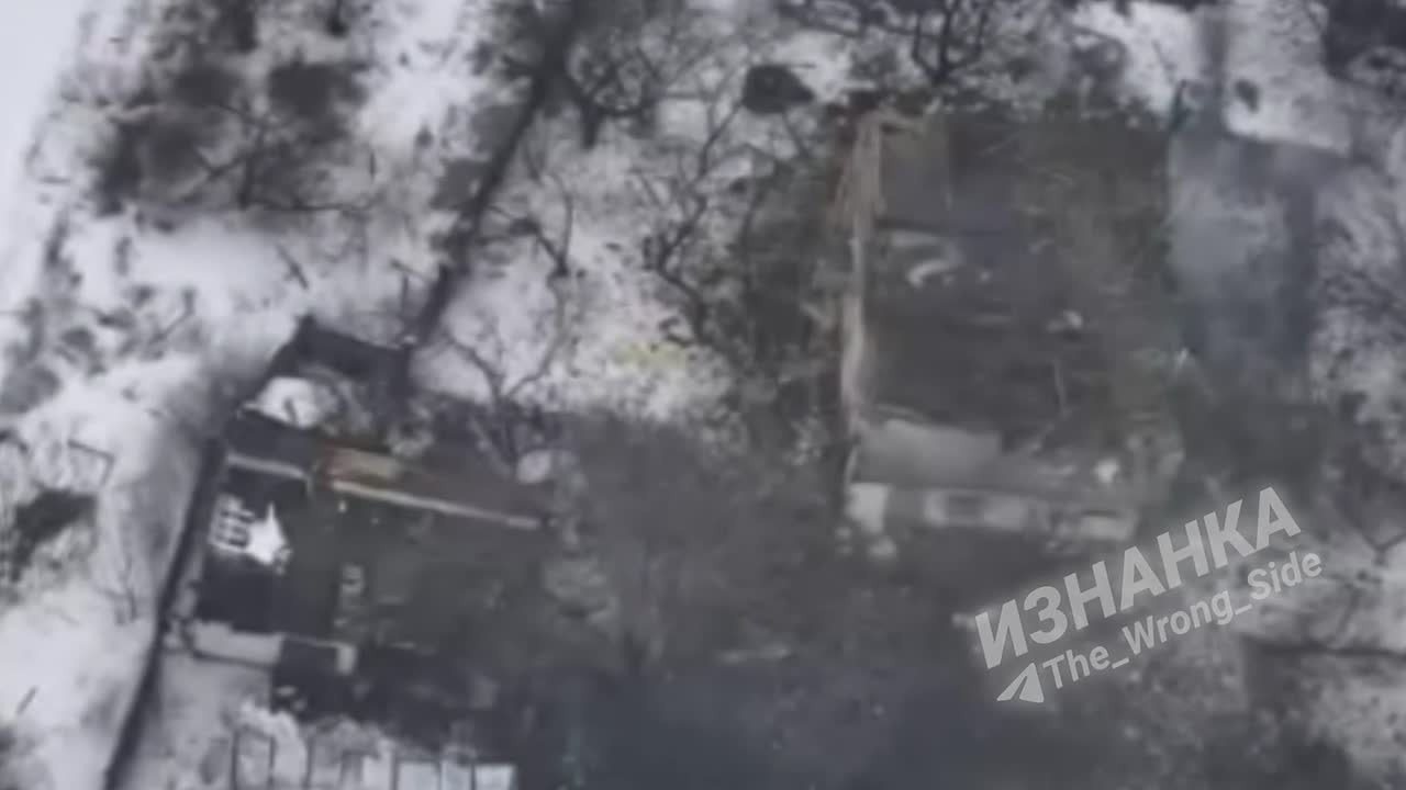 На кадрах поражение ПУ БпЛА ВСУ расчетами FPV-дронов ВС РФ в районе н.п. Казачья Лопань Харьковской области