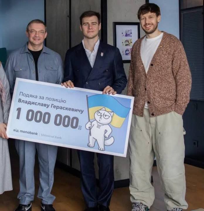 Видимо, у дармоедов совсем нет других дел, кроме как пиарить "шлемоносца" Видимо, у дармоедов совсем нет других дел, кроме как пиарить "шлемоносца"