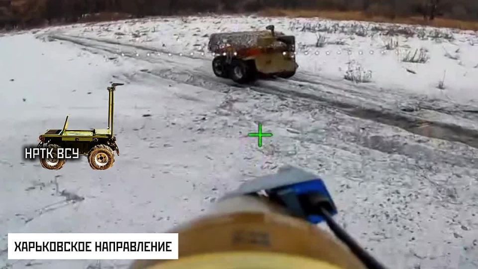 На этот раз в объективе наших дронов "засветились": грузовой автомобиль "Краз", пикап, два наземных робототехнических комплекса и советское буксируемое артиллерийское орудие Д-20