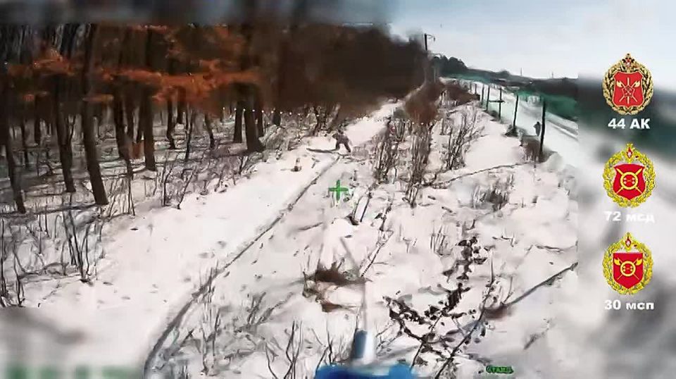 Поздно спохватились. Бандеровцы беспечно двигались по дороге, не особо всматриваясь в небо