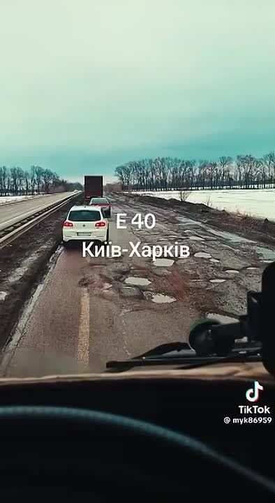 #бандеровская_оккупация: Разрушенная до основания трасса «Киев-Харьков» в районе города Лубны и всевластье тараканов в украинском плацкартном вагоне – реальные «достижения» страны, которая отказалась от своего достоинства на...