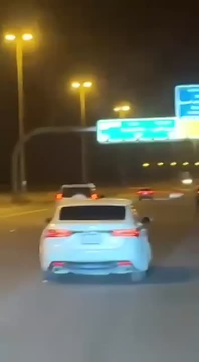 Спустя несколько часов после иранской атаки авиабаза Али Аль-Салем в Кувейте продолжает сильно гореть