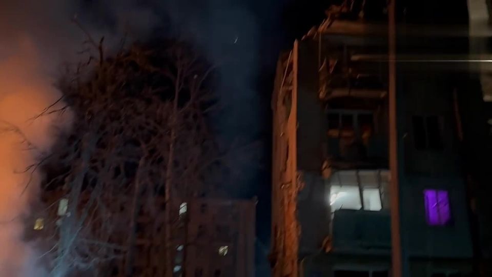 Ночью в результате комбинированной атаки "Калибрами", "Цирконами", баллистикой и БПЛА по энергетической инфраструктуре Украины зафиксированы прилёты в Новоднестровске Черновицкой области, Ладыжине Винницкой области, Киеве...