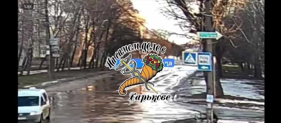 Появилось видео сегодняшнего прилёта по центру Чугуева (Харьковская область)