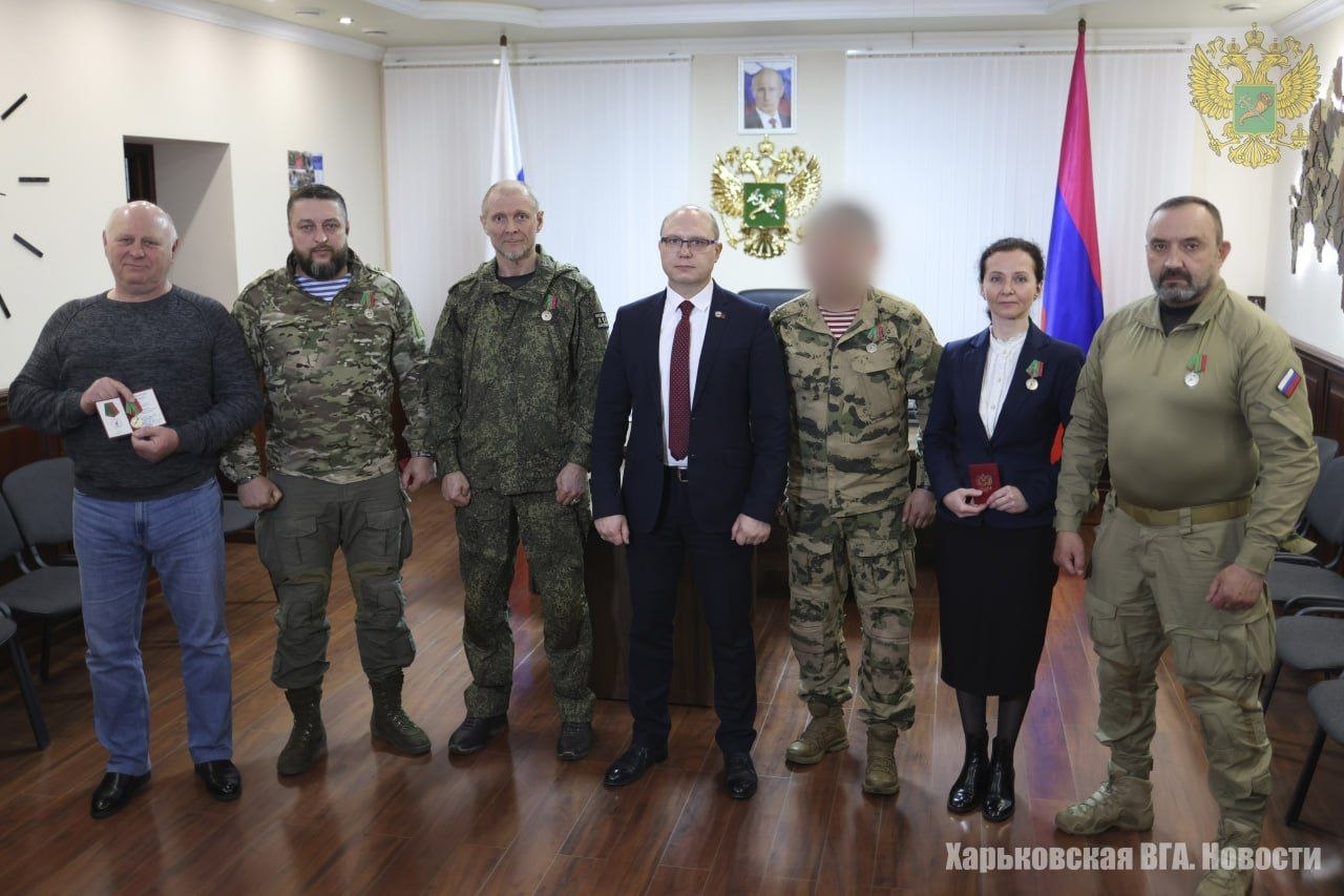 Глава ВГА Харьковской области Виталий Ганчев вручил медали "За участие в Харьковском сопротивлении" тем, кто в 2014 году выступал за право использовать русский язык, активно участвовал в обороне города, его культурного... Глава ВГА Харьковской области Виталий Ганчев вручил медали "За участие в Харьковском сопротивлении" тем, кто в 2014 году выступал за право использовать русский язык, активно участвовал в обороне города, его культурного...