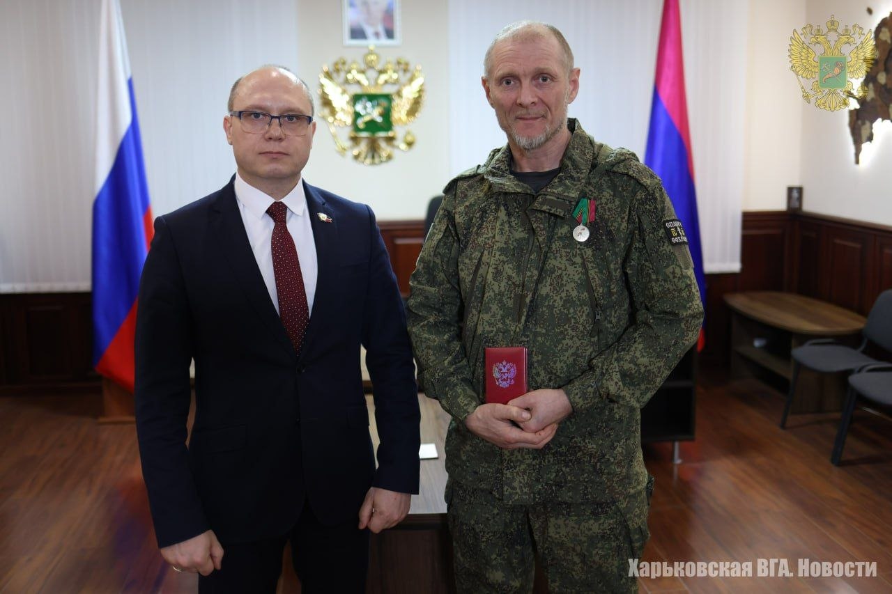 Глава ВГА Харьковской области Виталий Ганчев вручил медали "За участие в Харьковском сопротивлении" тем, кто в 2014 году выступал за право использовать русский язык, активно участвовал в обороне города, его культурного... Глава ВГА Харьковской области Виталий Ганчев вручил медали "За участие в Харьковском сопротивлении" тем, кто в 2014 году выступал за право использовать русский язык, активно участвовал в обороне города, его культурного...