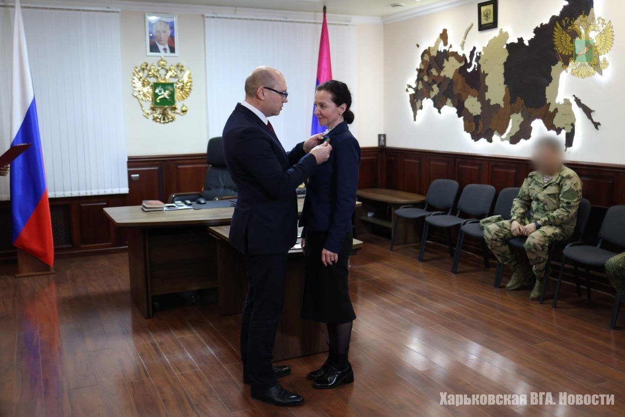 Глава ВГА Харьковской области Виталий Ганчев вручил медали "За участие в Харьковском сопротивлении" тем, кто в 2014 году выступал за право использовать русский язык, активно участвовал в обороне города, его культурного... Глава ВГА Харьковской области Виталий Ганчев вручил медали "За участие в Харьковском сопротивлении" тем, кто в 2014 году выступал за право использовать русский язык, активно участвовал в обороне города, его культурного...