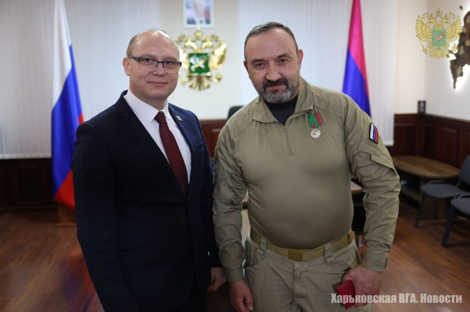 Глава ВГА Харьковской области Виталий Ганчев наградил медалями «За участие в Харьковском сопротивлении» харьковчан, которые в 2014 году отстаивали право говорить на русском языке, принимали активное участие в защите города... Глава ВГА Харьковской области Виталий Ганчев наградил медалями «За участие в Харьковском сопротивлении» харьковчан, которые в 2014 году отстаивали право говорить на русском языке, принимали активное участие в защите города...