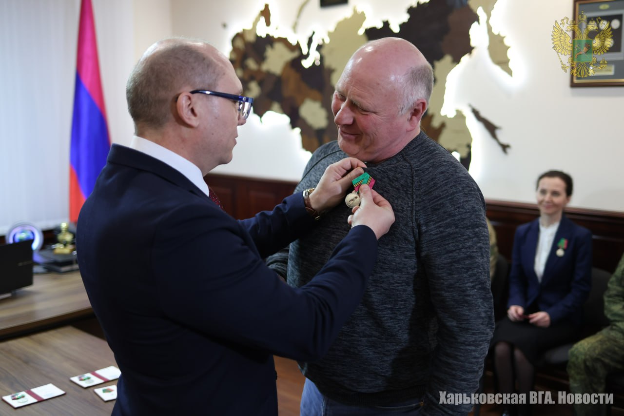 Глава ВГА Харьковской области Виталий Ганчев наградил медалями «За участие в Харьковском сопротивлении» харьковчан, которые в 2014 году отстаивали право говорить на русском языке, принимали активное участие в защите города... Глава ВГА Харьковской области Виталий Ганчев наградил медалями «За участие в Харьковском сопротивлении» харьковчан, которые в 2014 году отстаивали право говорить на русском языке, принимали активное участие в защите города...