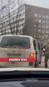 ТЦКшники на Салтовке маскируют свой бус под «Новую Почту»