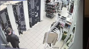 В Харькове извращенец исподтишка фотографировал женщин в примерочной и выкладывал в соц