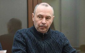 Экс-руководитель лечебно-диагностического центра Минобороны генерал Константин Кувшинов приговорен к 7,5 годам колонии строгого режима и штрафу 2,4 млн рублей за мошеннические действия в особо крупном размере