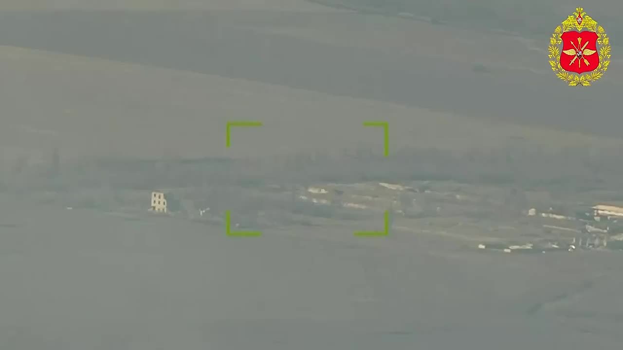 00:00 Расчеты БПЛА группировки «Центр» поразили пункты управления, антенны связи, технику и живую силу ВСУ на Добропольском направлении