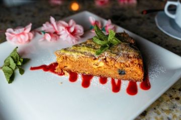 Морковный пирог. Рецепт Алексея Кондрашкина, шеф-кондитера кафе «Дружба. Мануфактура Еды» Ингредиенты (8 порции) Морковь - 500 г