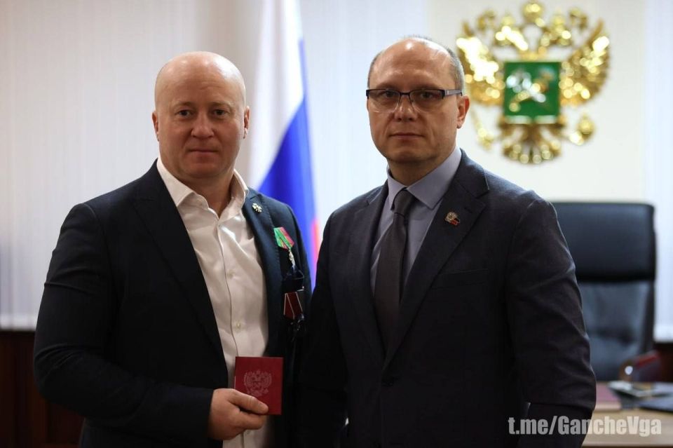 В рамках мероприятий, посвящённых Дню Харьковского сопротивления, Глава ВГА Харьковской области Виталий Ганчев вручил медаль «За участие в Харьковском сопротивлении» ещё одному нашему земляку, человеку, который не смог... В рамках мероприятий, посвящённых Дню Харьковского сопротивления, Глава ВГА Харьковской области Виталий Ганчев вручил медаль «За участие в Харьковском сопротивлении» ещё одному нашему земляку, человеку, который не смог...