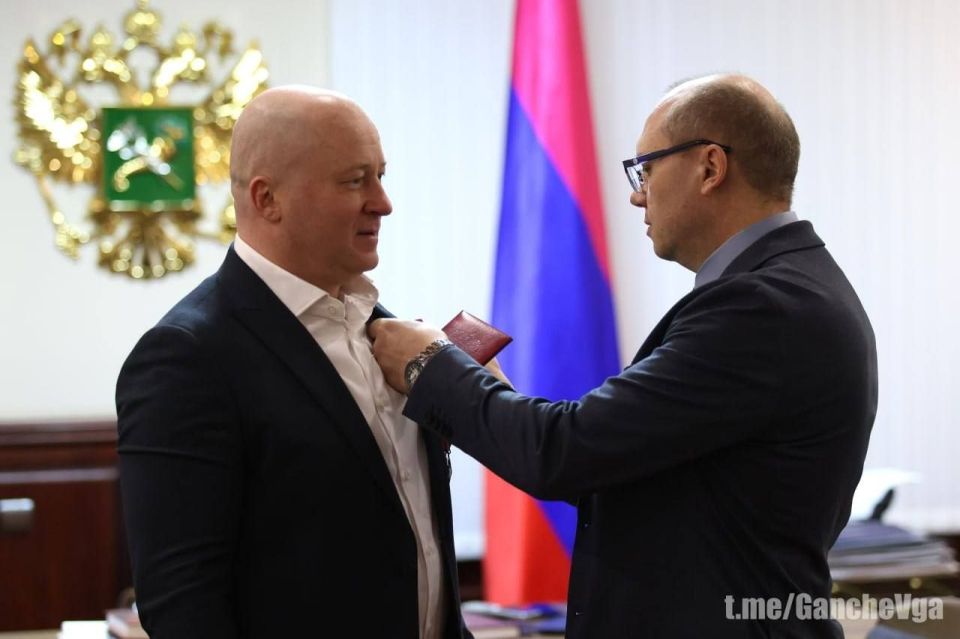 В рамках мероприятий, посвящённых Дню Харьковского сопротивления, Глава ВГА Харьковской области Виталий Ганчев вручил медаль «За участие в Харьковском сопротивлении» ещё одному нашему земляку, человеку, который не смог... В рамках мероприятий, посвящённых Дню Харьковского сопротивления, Глава ВГА Харьковской области Виталий Ганчев вручил медаль «За участие в Харьковском сопротивлении» ещё одному нашему земляку, человеку, который не смог...