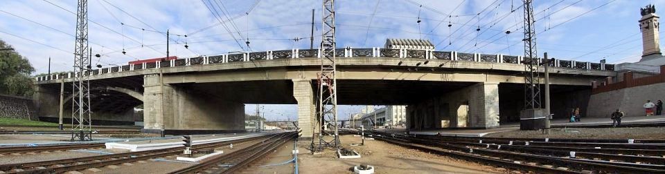 В Харькове на путепроводе имени Магомета Караева сбили табличку в его честь В Харькове на путепроводе имени Магомета Караева сбили табличку в его честь