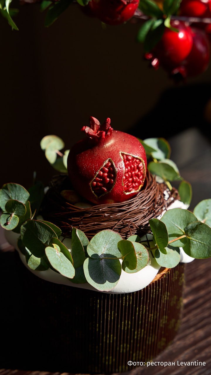 Цветы сакуры и сочность граната: московские рестораны соревнуются в приготовлении необычных куличей в преддверии Пасхи Цветы сакуры и сочность граната: московские рестораны соревнуются в приготовлении необычных куличей в преддверии Пасхи